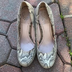 Vince Camuto snake print pumps 🐍👠